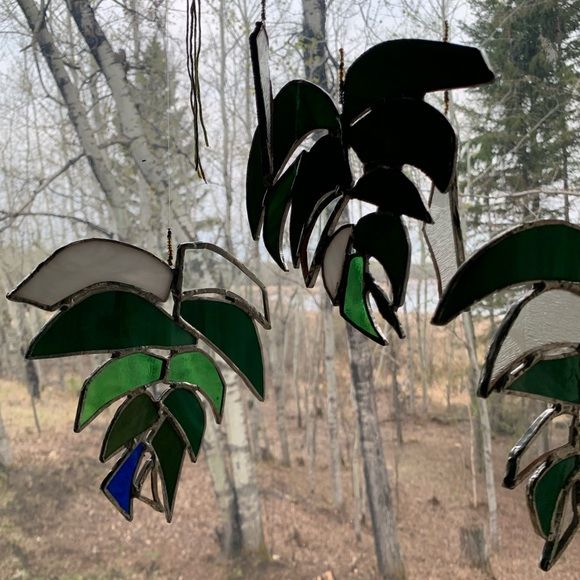 Monstera stained glass suncatcher - Picture 4 of 6